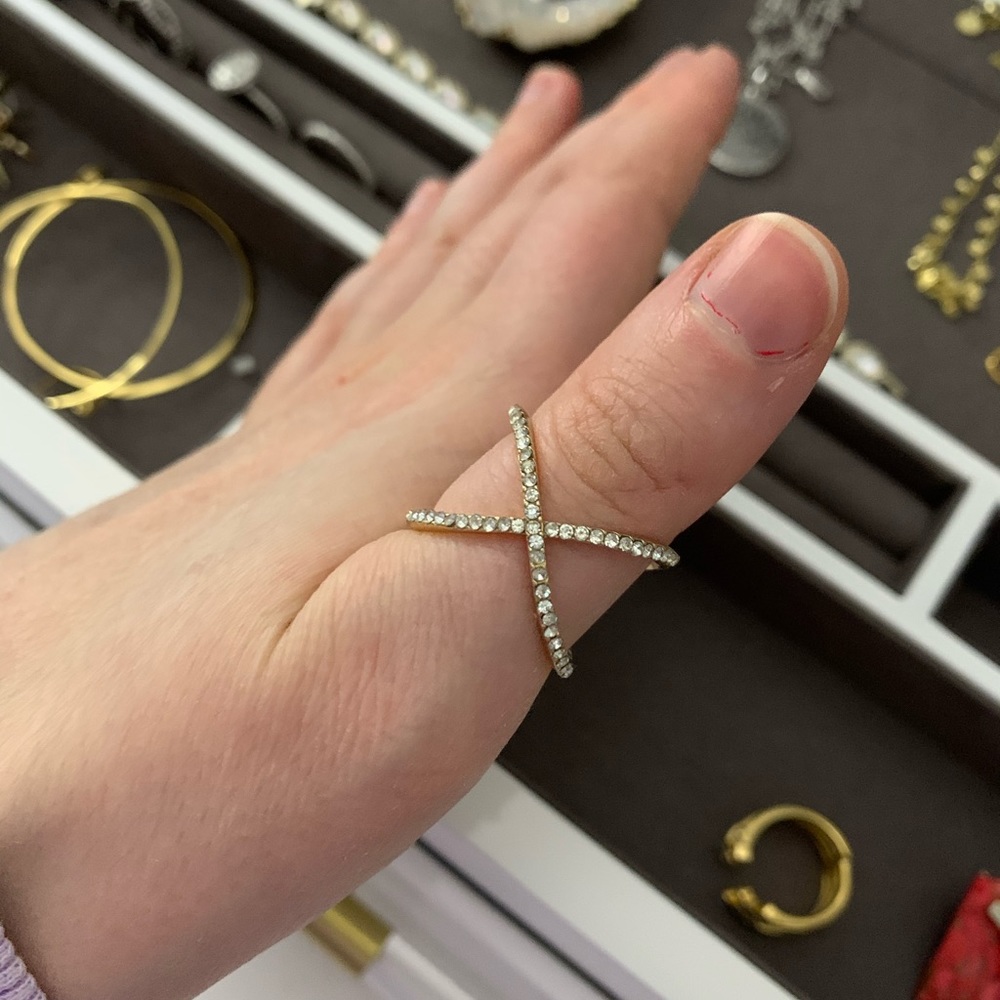Gold X ring - Picture 2 of 3
